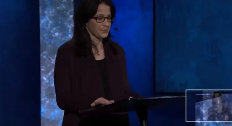 How to Lead a Conversation Between People Who Disagree: Eve Pearlman (Transcript) 1 Eve Pearlman at TED Talks